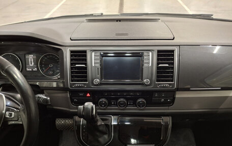 Volkswagen Multivan T6 рестайлинг, 2016 год, 2 999 950 рублей, 18 фотография