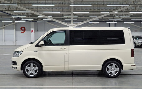 Volkswagen Multivan T6 рестайлинг, 2016 год, 2 999 950 рублей, 10 фотография