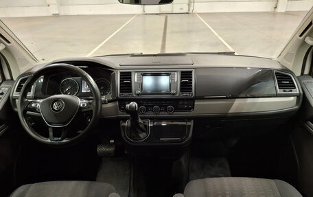 Volkswagen Multivan T6 рестайлинг, 2016 год, 2 999 950 рублей, 17 фотография