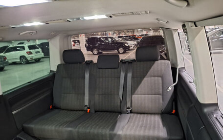 Volkswagen Multivan T6 рестайлинг, 2016 год, 2 999 950 рублей, 15 фотография