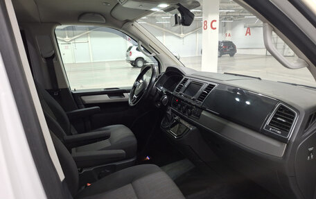 Volkswagen Multivan T6 рестайлинг, 2016 год, 2 999 950 рублей, 13 фотография