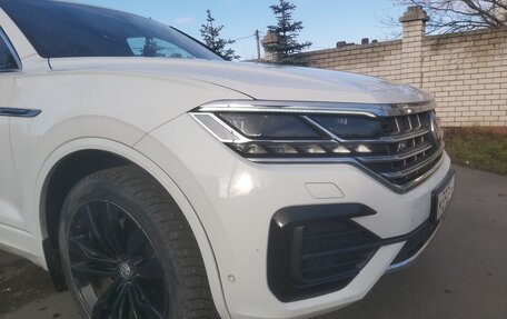 Volkswagen Touareg III, 2019 год, 5 850 000 рублей, 2 фотография