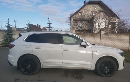 Volkswagen Touareg III, 2019 год, 5 850 000 рублей, 4 фотография