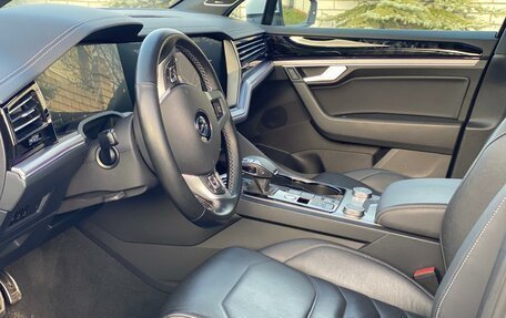 Volkswagen Touareg III, 2019 год, 5 850 000 рублей, 15 фотография