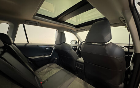 Toyota RAV4, 2025 год, 4 350 000 рублей, 31 фотография