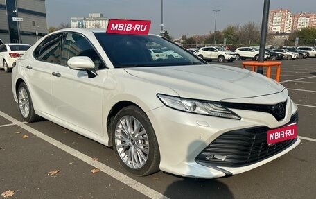Toyota Camry, 2018 год, 2 700 000 рублей, 1 фотография