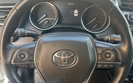 Toyota Camry, 2018 год, 2 700 000 рублей, 9 фотография