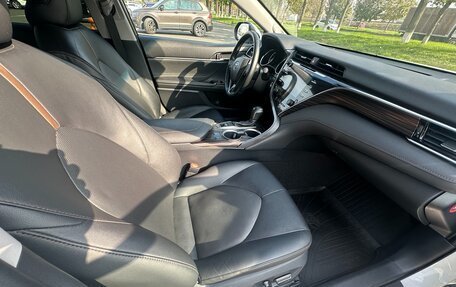 Toyota Camry, 2018 год, 2 700 000 рублей, 12 фотография