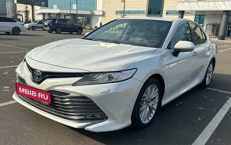 Toyota Camry, 2018 год, 2 700 000 рублей, 2 фотография