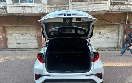 Toyota C-HR I рестайлинг, 2021 год, 1 785 000 рублей, 6 фотография