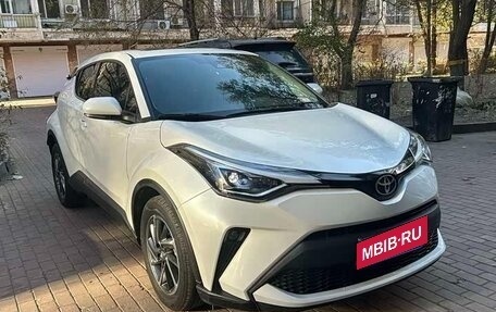 Toyota C-HR I рестайлинг, 2021 год, 1 785 000 рублей, 2 фотография