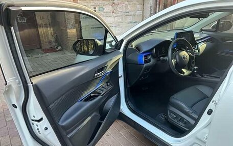 Toyota C-HR I рестайлинг, 2021 год, 1 785 000 рублей, 9 фотография