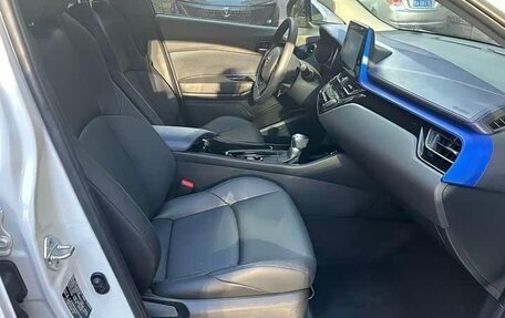 Toyota C-HR I рестайлинг, 2021 год, 1 785 000 рублей, 11 фотография