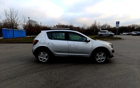 Renault Sandero II рестайлинг, 2017 год, 845 000 рублей, 10 фотография