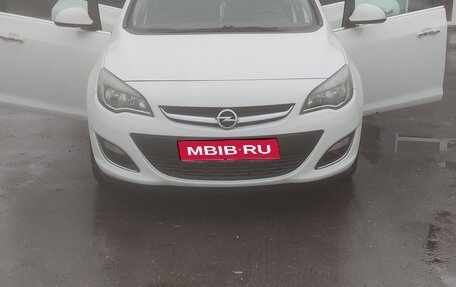 Opel Astra J, 2013 год, 600 000 рублей, 1 фотография