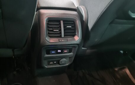 Volkswagen Tiguan II, 2019 год, 2 700 000 рублей, 10 фотография