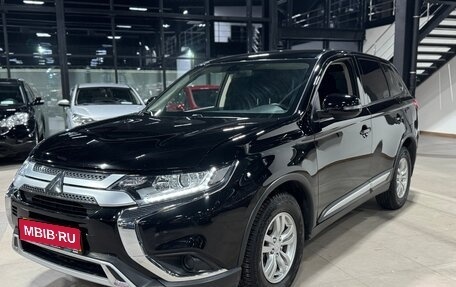 Mitsubishi Outlander III рестайлинг 3, 2019 год, 2 248 000 рублей, 1 фотография