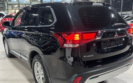 Mitsubishi Outlander III рестайлинг 3, 2019 год, 2 248 000 рублей, 5 фотография