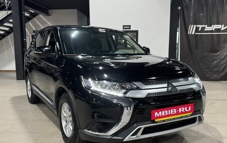 Mitsubishi Outlander III рестайлинг 3, 2019 год, 2 248 000 рублей, 2 фотография