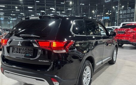 Mitsubishi Outlander III рестайлинг 3, 2019 год, 2 248 000 рублей, 7 фотография