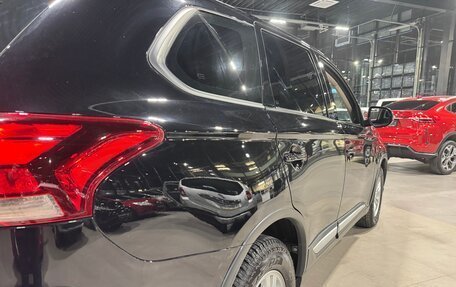 Mitsubishi Outlander III рестайлинг 3, 2019 год, 2 248 000 рублей, 11 фотография