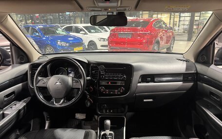 Mitsubishi Outlander III рестайлинг 3, 2019 год, 2 248 000 рублей, 13 фотография