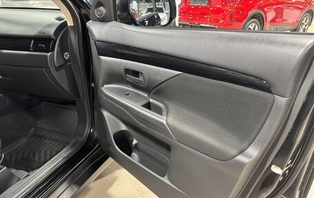 Mitsubishi Outlander III рестайлинг 3, 2019 год, 2 248 000 рублей, 14 фотография