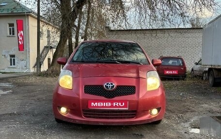 Toyota Yaris III рестайлинг, 2007 год, 300 000 рублей, 1 фотография