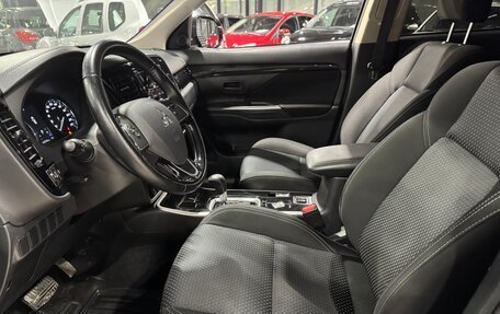 Mitsubishi Outlander III рестайлинг 3, 2019 год, 2 248 000 рублей, 20 фотография