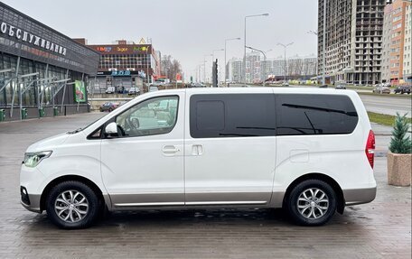 Hyundai H-1 II рестайлинг, 2018 год, 2 600 000 рублей, 4 фотография