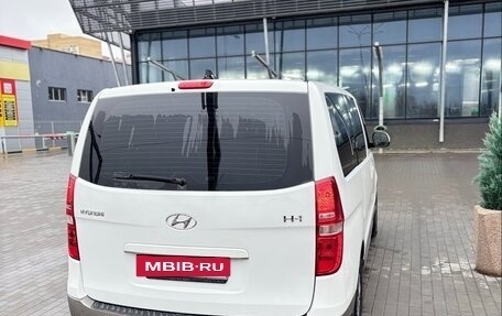 Hyundai H-1 II рестайлинг, 2018 год, 2 600 000 рублей, 5 фотография