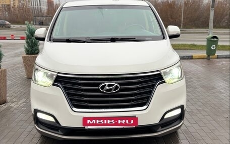 Hyundai H-1 II рестайлинг, 2018 год, 2 600 000 рублей, 6 фотография