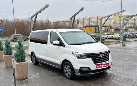 Hyundai H-1 II рестайлинг, 2018 год, 2 600 000 рублей, 2 фотография