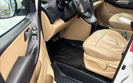 Hyundai H-1 II рестайлинг, 2018 год, 2 600 000 рублей, 12 фотография