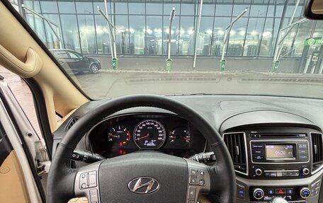 Hyundai H-1 II рестайлинг, 2018 год, 2 600 000 рублей, 20 фотография