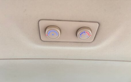 Hyundai H-1 II рестайлинг, 2018 год, 2 600 000 рублей, 25 фотография