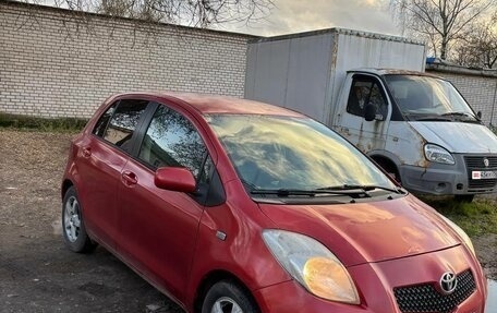 Toyota Yaris III рестайлинг, 2007 год, 300 000 рублей, 3 фотография