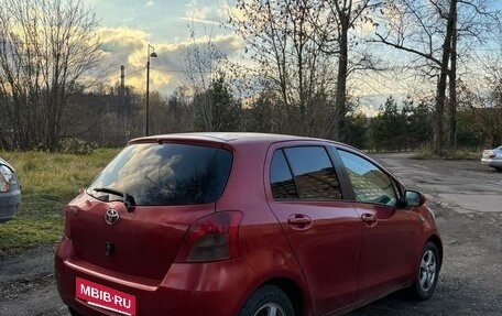 Toyota Yaris III рестайлинг, 2007 год, 300 000 рублей, 2 фотография