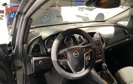 Opel Astra J, 2013 год, 560 000 рублей, 17 фотография