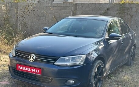 Volkswagen Jetta VI, 2011 год, 850 000 рублей, 1 фотография