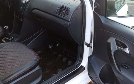 Volkswagen Polo VI (EU Market), 2013 год, 800 000 рублей, 10 фотография