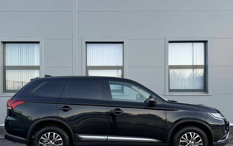 Mitsubishi Outlander III рестайлинг 3, 2020 год, 2 295 000 рублей, 4 фотография