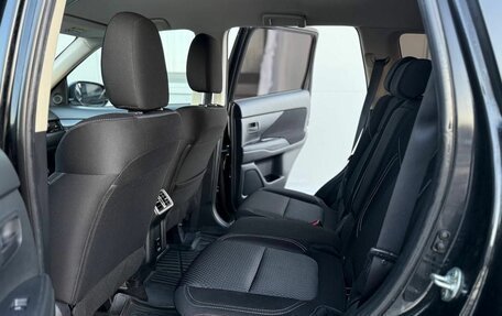 Mitsubishi Outlander III рестайлинг 3, 2020 год, 2 295 000 рублей, 12 фотография