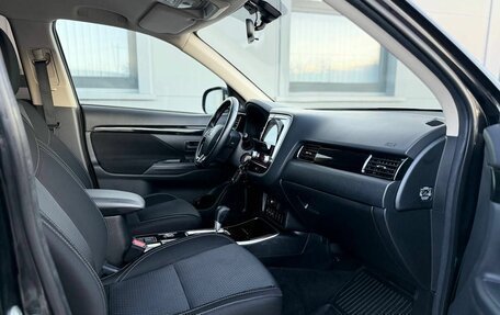 Mitsubishi Outlander III рестайлинг 3, 2020 год, 2 295 000 рублей, 13 фотография