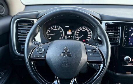 Mitsubishi Outlander III рестайлинг 3, 2020 год, 2 295 000 рублей, 16 фотография