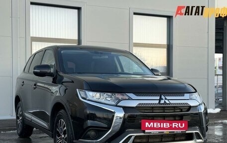 Mitsubishi Outlander III рестайлинг 3, 2020 год, 2 295 000 рублей, 3 фотография