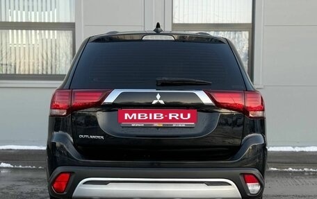 Mitsubishi Outlander III рестайлинг 3, 2020 год, 2 295 000 рублей, 6 фотография