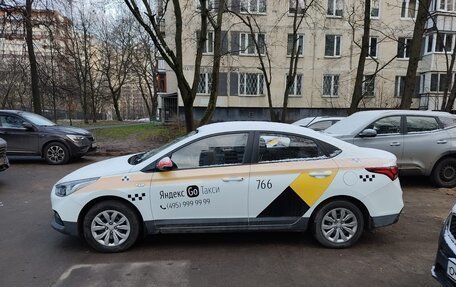 Hyundai Solaris II рестайлинг, 2018 год, 900 000 рублей, 5 фотография