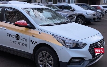 Hyundai Solaris II рестайлинг, 2018 год, 900 000 рублей, 3 фотография