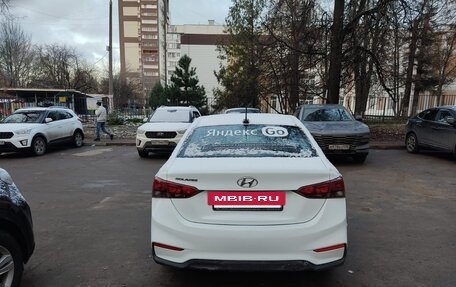Hyundai Solaris II рестайлинг, 2018 год, 900 000 рублей, 4 фотография